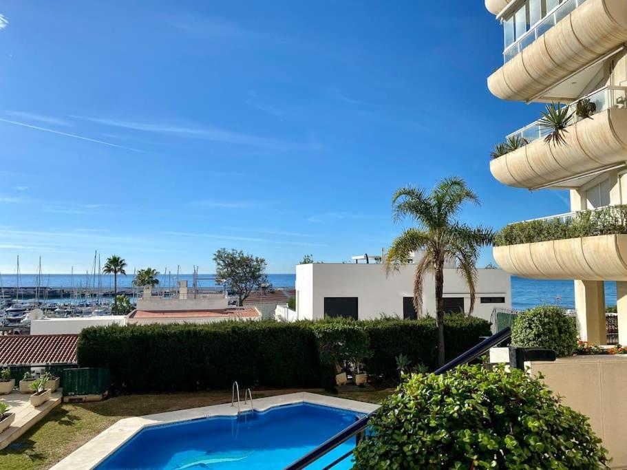 Апартаменты Seafront In Marbella With Pool And Garage Экстерьер фото