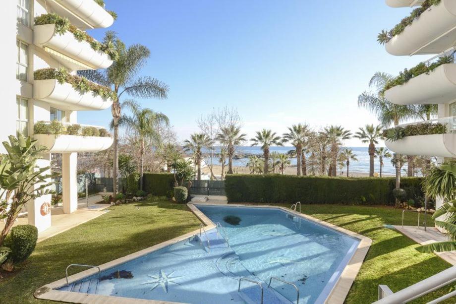 Апартаменты Seafront In Marbella With Pool And Garage Экстерьер фото